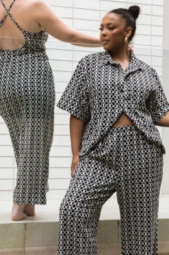 Fayt Tops | INDA SHIRT GEO