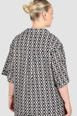 Fayt Tops | INDA SHIRT GEO